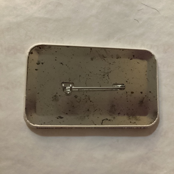 Vintage 1992 ROBIN WILLIAMS TOYS Movie Promo Pin Button Badge Pinback - Picture 2 of 4